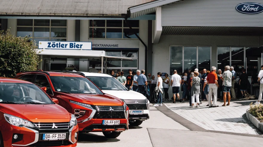 Mitsubishi Modelle vor dem Autohaus Fersch beim Hoffest in Bad Hindelang