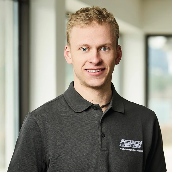 Sebastian Nelle, Werkstatt beim Autohaus Fersch in Bad Hindelang